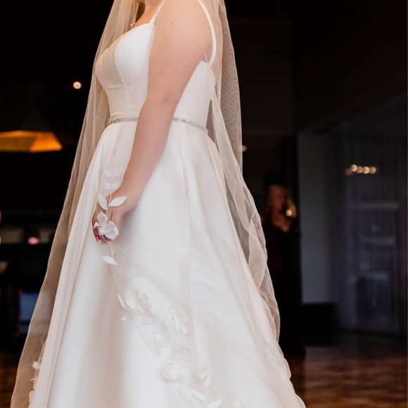 Cathedral Length Lace Veil main image 4